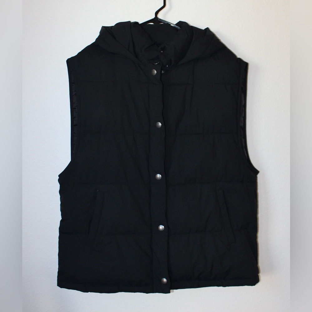 American Eagle Outfitters Black Hooded Oversized Fit Puffer Vest